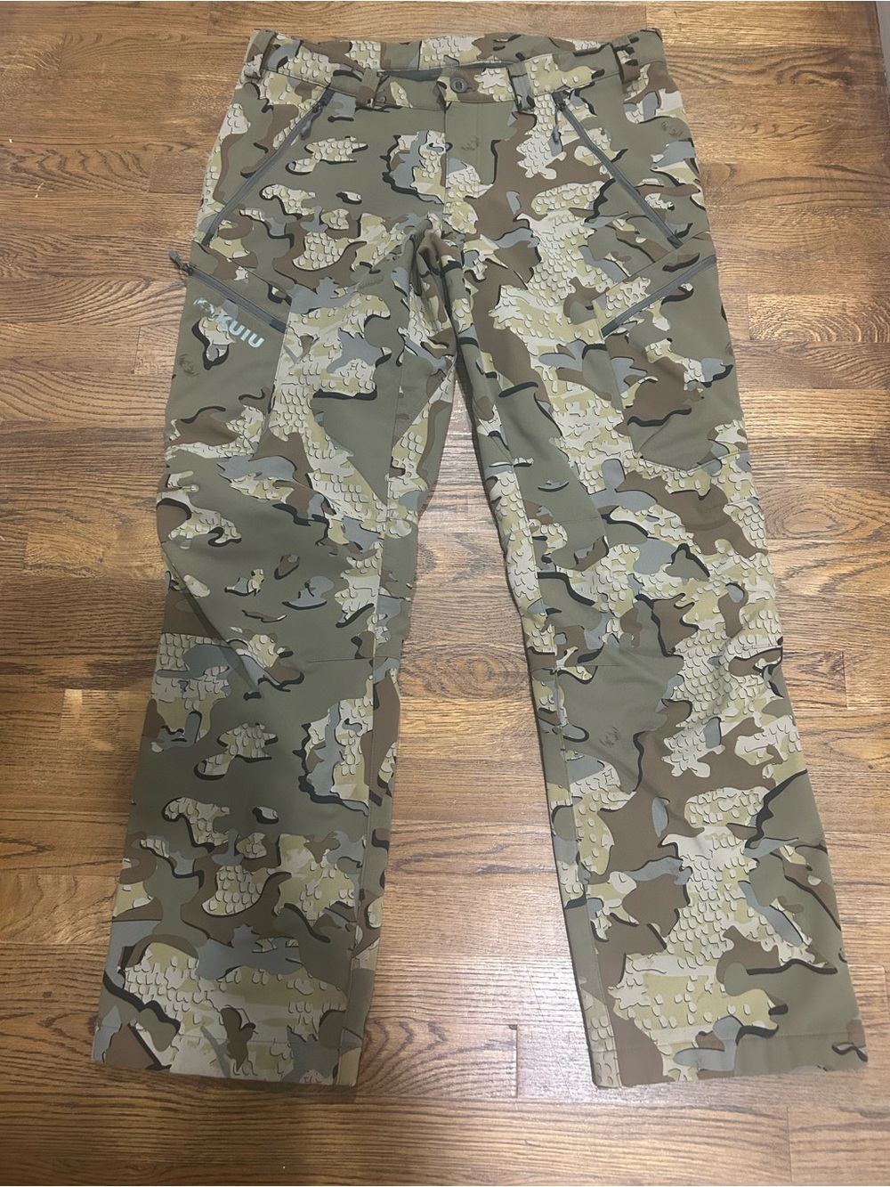 KUIU Men's Camo Cargo Pants - Olive & Tan
